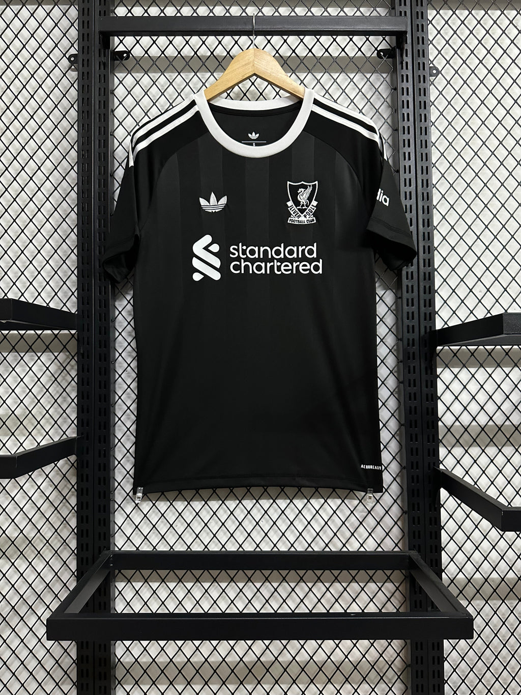 Liverpool Retro Kit – Black & White Edition