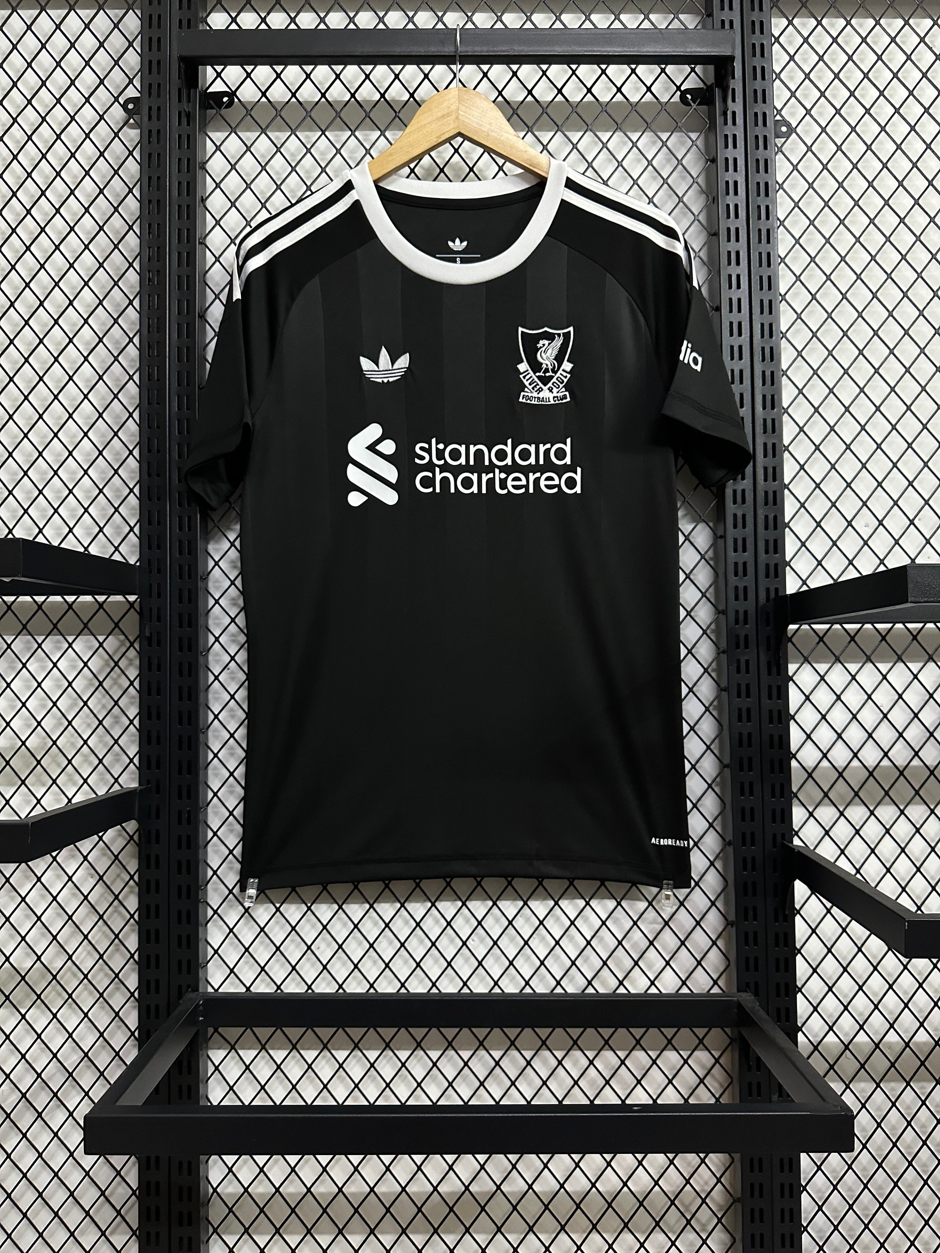 Liverpool Retro Kit – Black & White Edition