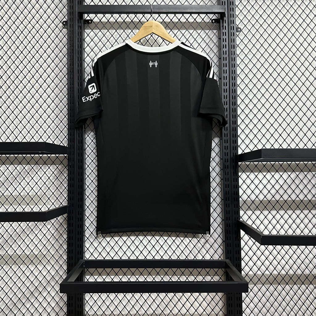 Liverpool Retro Kit – Black & White Edition