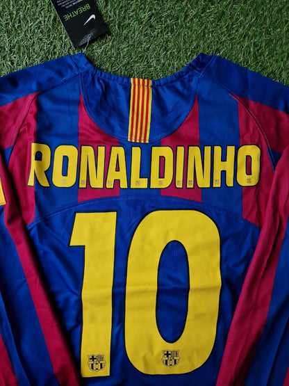Ronaldinho “Gaucho” #10 Barcelona 2006 Long-Sleeve Retro Football Jersey